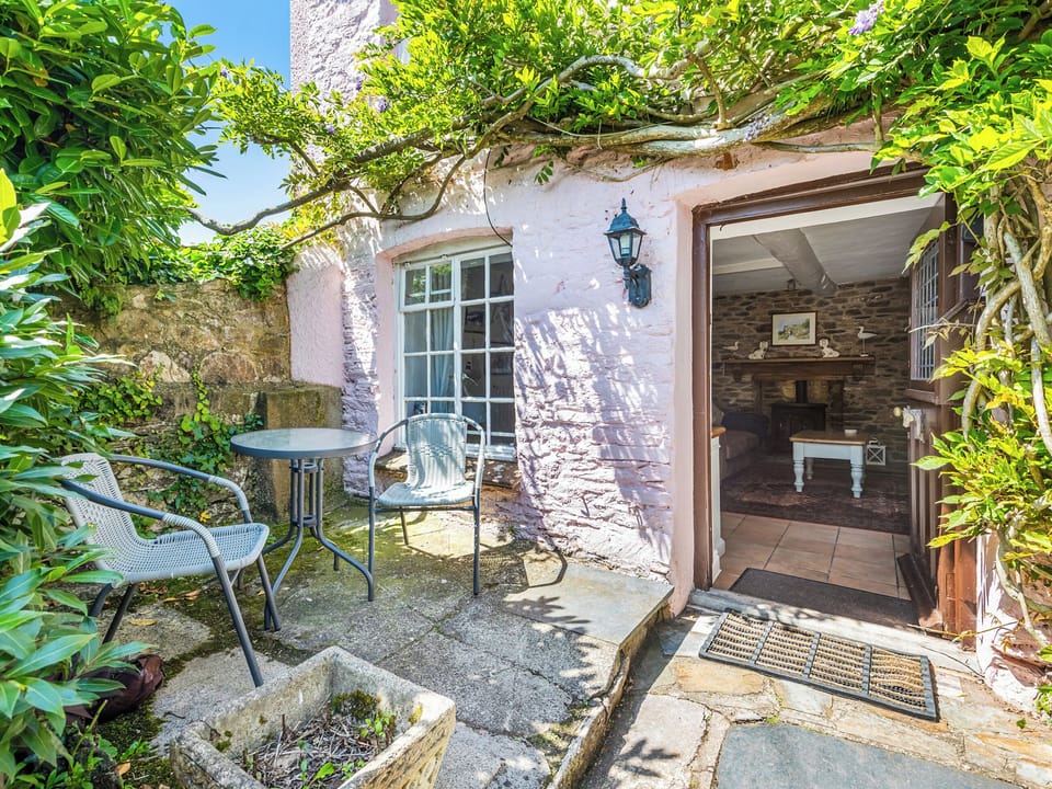 Sitting-out-area | Laurel Cottage, Stoke Gabriel