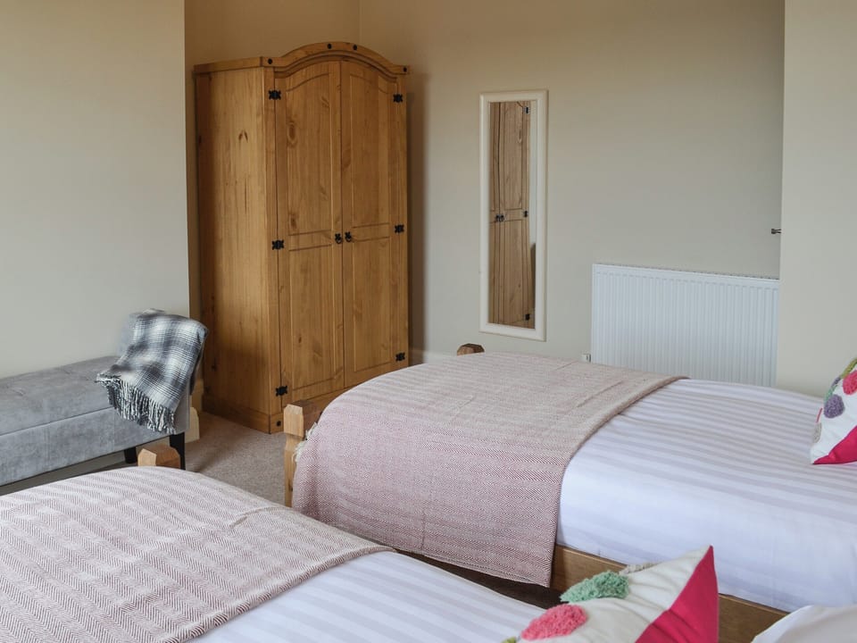 Twin bedroom | Oaklands View, Scarborough