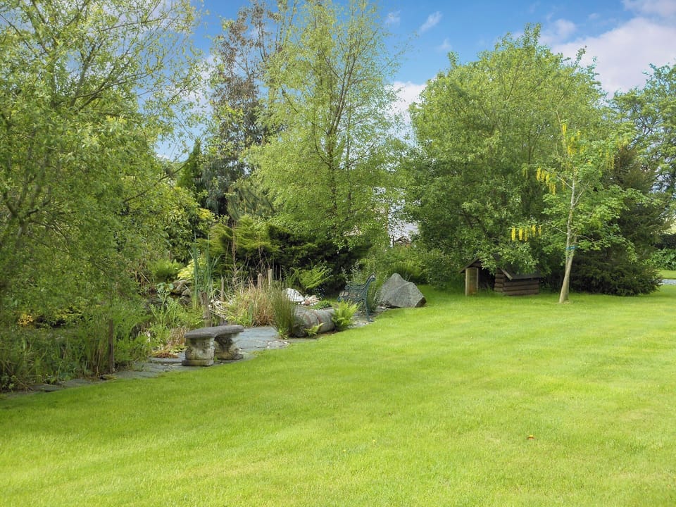 Delightful 1-acre garden (shared) | Gell Cottage, Criccieth