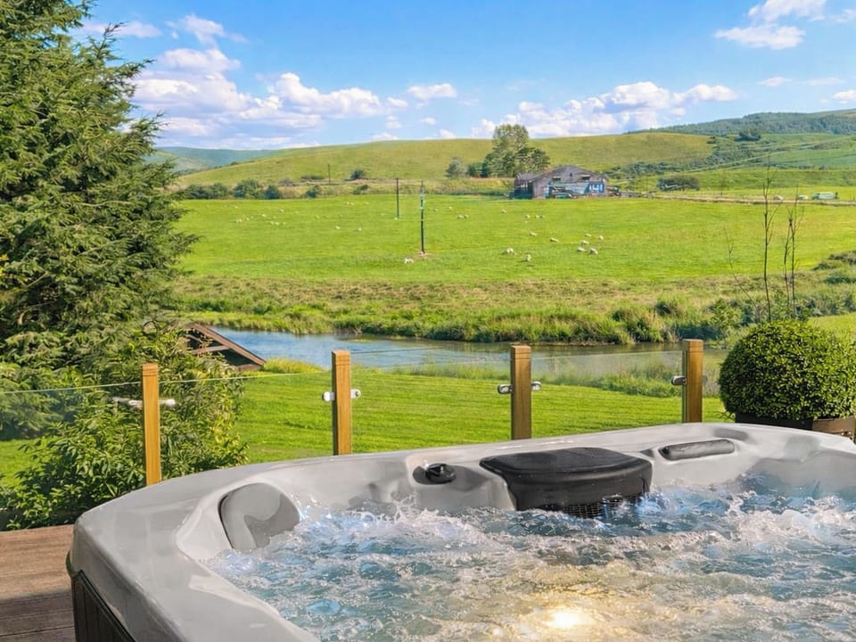 Hot tub. River. Silence...Views you will not forget | Harperfield Chalet, Lanark