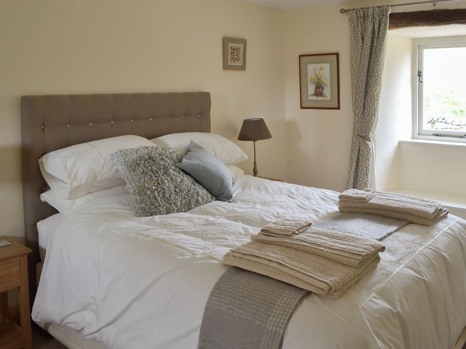 Kingsize double bedroom | Brow View Cottage, Ravenstonedale, near Kirkby Stephen