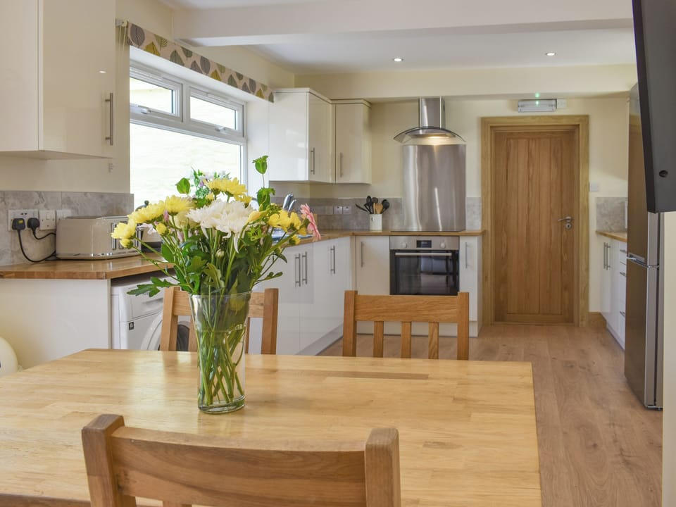 Kitchen/diner | Dildre - Brynllin Holiday Cottages, Bwlch-Llan, near Aberaeron