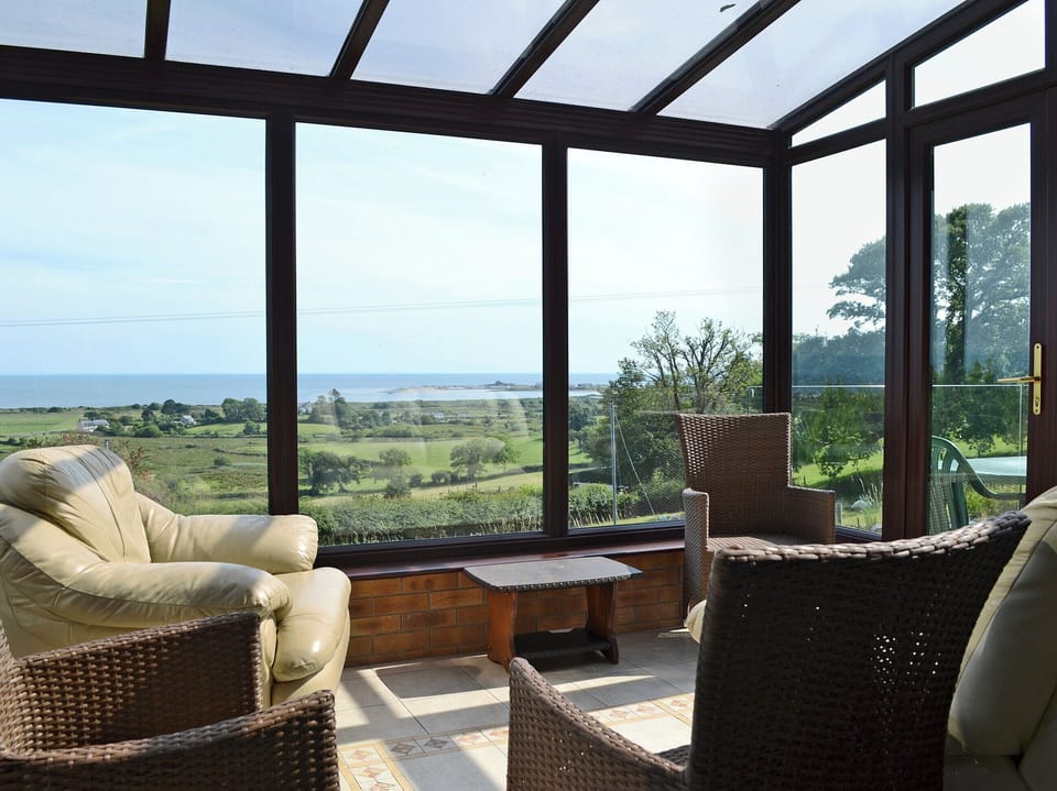 Light and airy conservatory | Bryn Hudol, Abererch, near Pwllheli