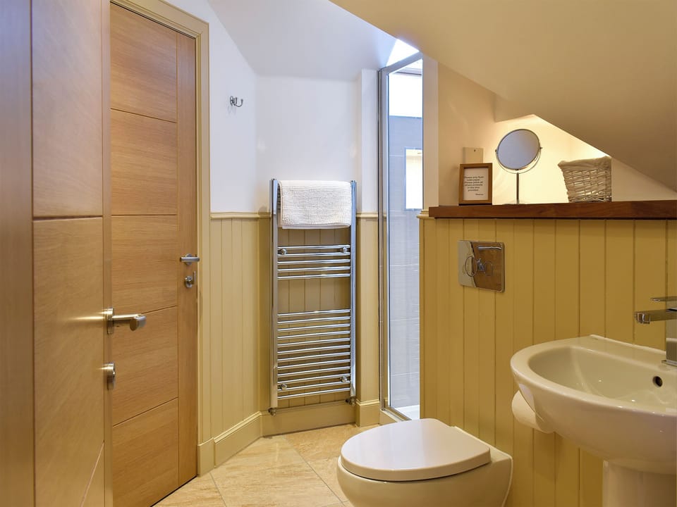 Shower room | Paddockhall Cottages- Veleta - Paddockhall Cottages, Linlithgow, near Edinburgh 