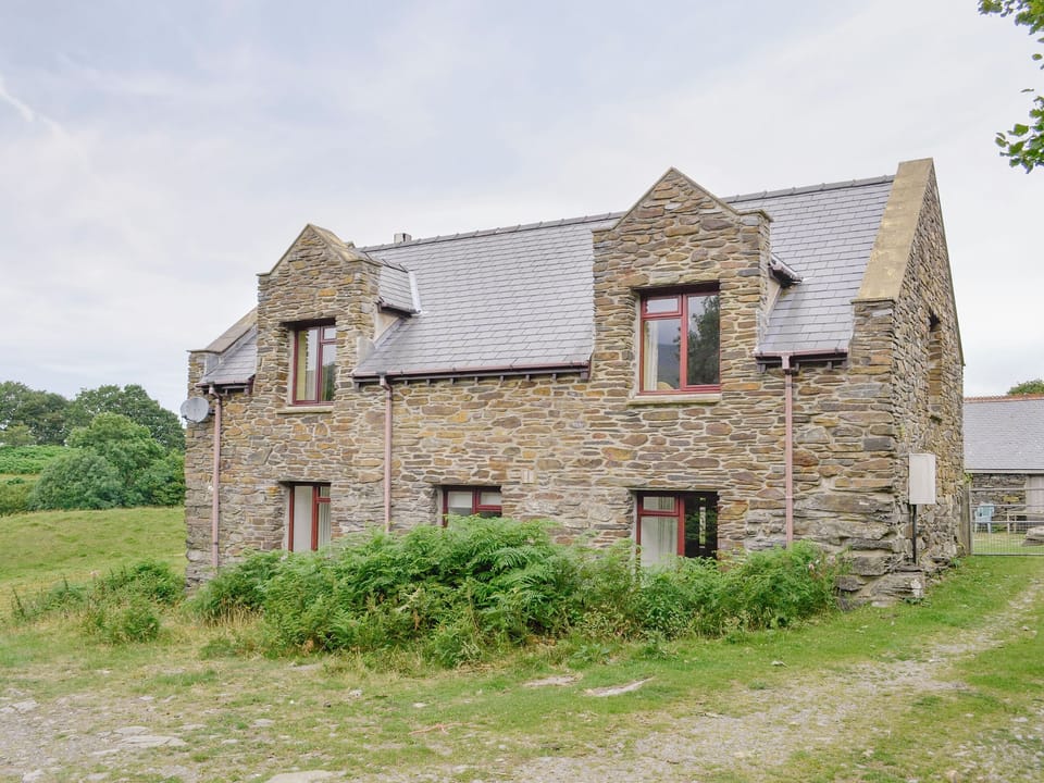 Substantial stone-built holiday home | Erw Goed Old Barn, Arthog, near Dolgellau