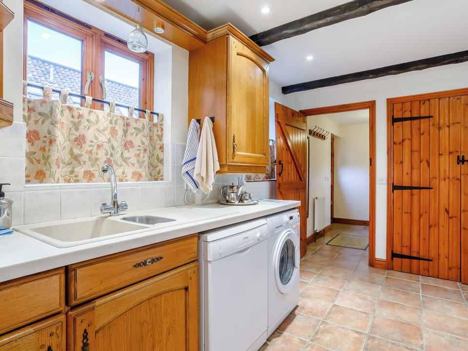 Kitchen | Gable Barn - Thorpland Manor Barns, Runcton Holme