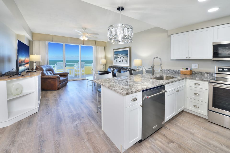 Dining area beside ocean view ⭐ Open layout for easy relaxation
