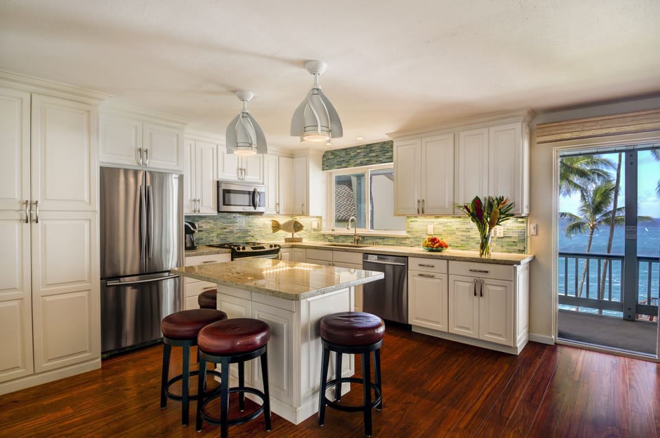The fully equipped kitchen, remodeled just last year.