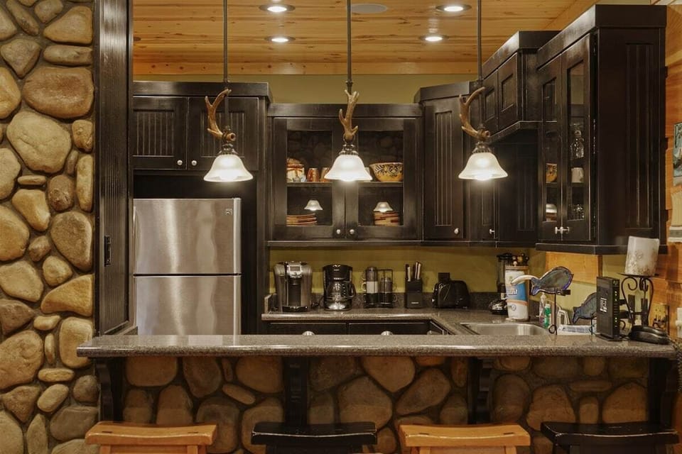 Fully Equipped Kitchen with Granite Countertops & Stainless Steel Appliances