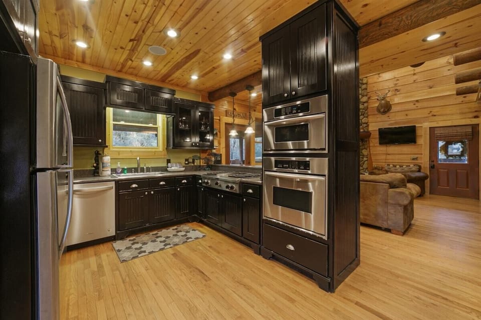Fully Equipped Kitchen with Granite Countertops & Stainless Steel Appliances