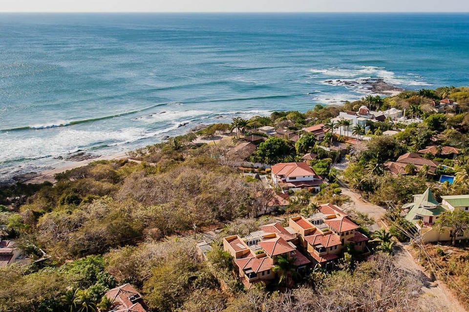 Perfectly situated near Langosta Beach, this home offers a serene Costa Rican setting while keeping Tamarindo’s highlights within reach.