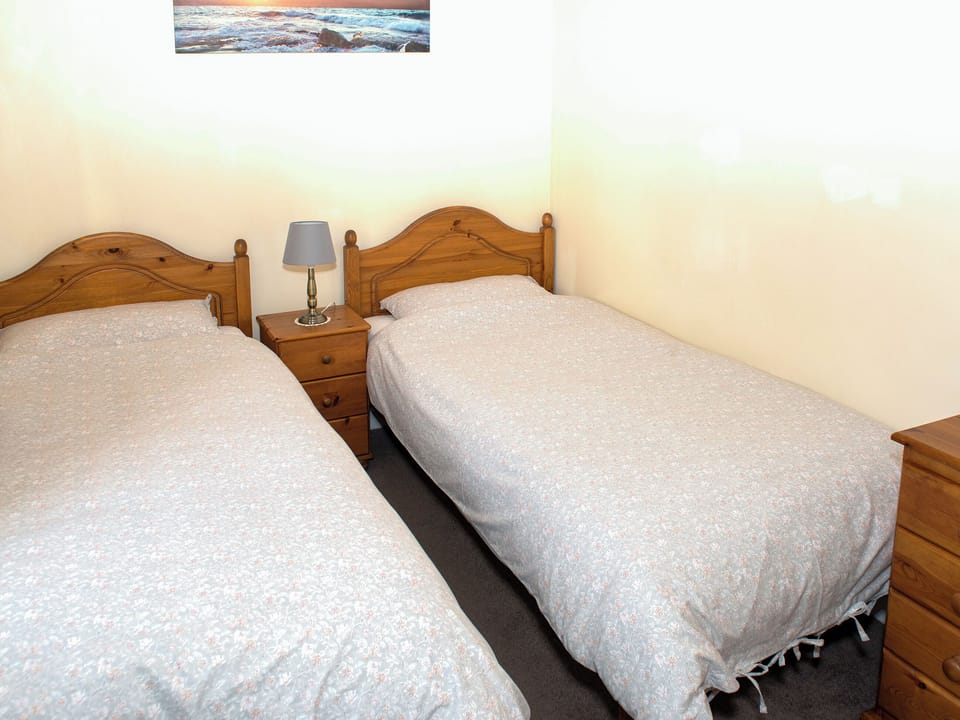 Airy twin bedroom | Y Ddol, Pontrug, near Caernarfon