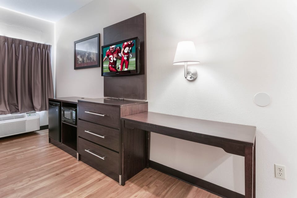 Superior Room, 1 King Bed, Accessible, Non Smoking (Roll-In Shower) | Desk, laptop workspace, blackout drapes, iron/ironing board