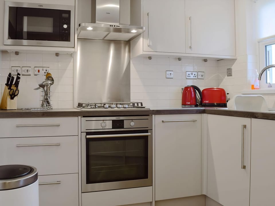 Kitchen | James&rsquo; Retreat (Was 12 Elm Court) - Greta Grove Apartments, Keswick