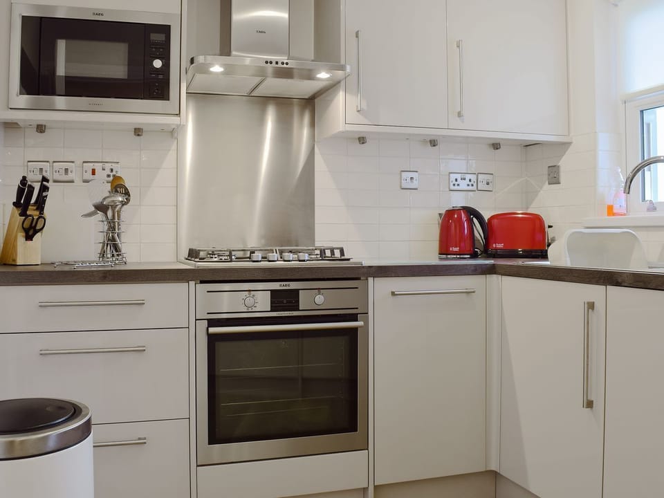 Kitchen | James&rsquo; Retreat (Was 12 Elm Court) - Greta Grove Apartments, Keswick