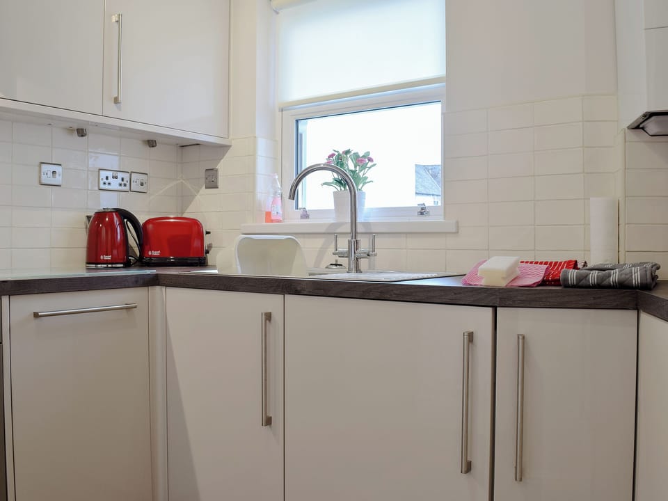 Kitchen | James&rsquo; Retreat (Was 12 Elm Court) - Greta Grove Apartments, Keswick