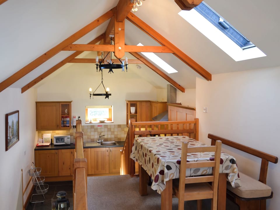 Spacious open plan living space woth vaulted beamed ceilings | Saundrys Barn, Port Isaac