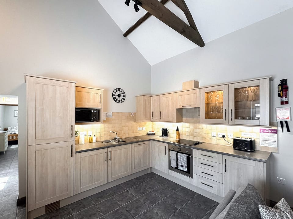 Fully appointed fitted kitchen | The Tack Room - The Courtyard, Hareby, near Horncastle