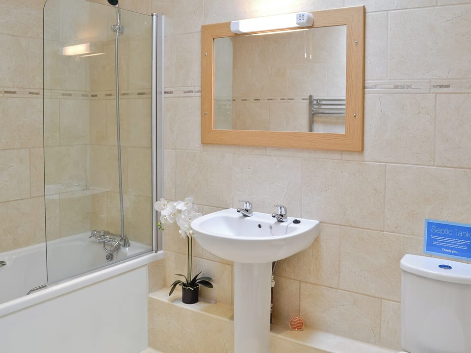Bathroom | Peach Tree Cottage, Winterbourne Steepleton, nr. Dorchester