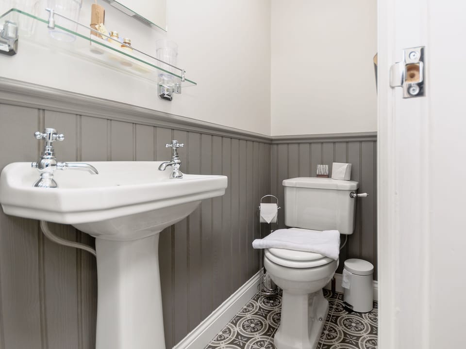 En-suite | Frankland House, Whitby