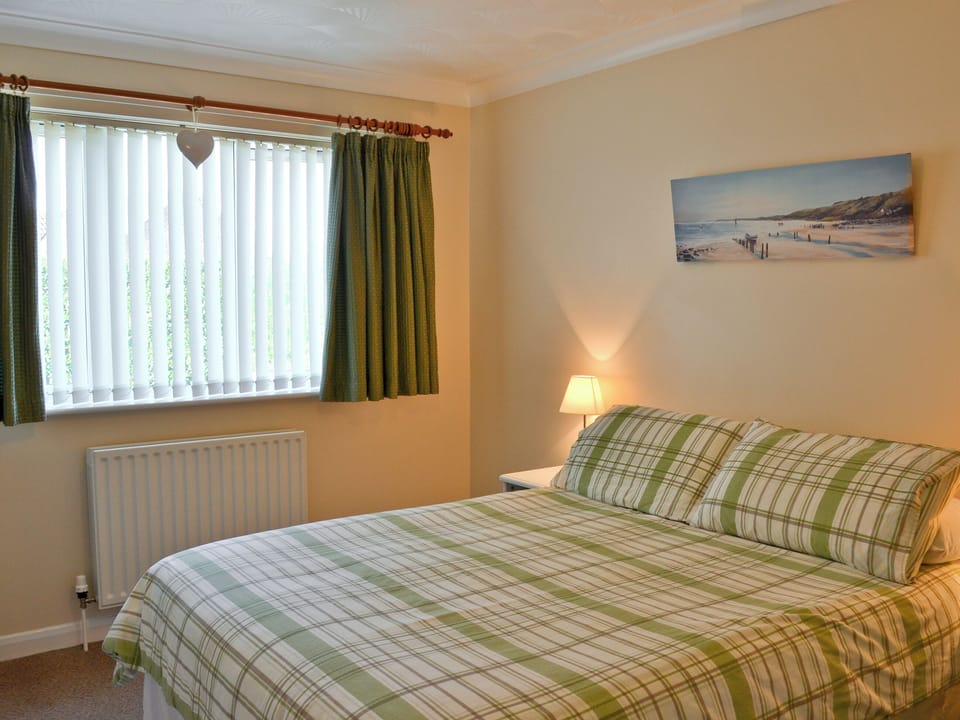 Double bedroom | Sea Breeze Bungalow, Sandilands, nr. Sutton-on-Sea
