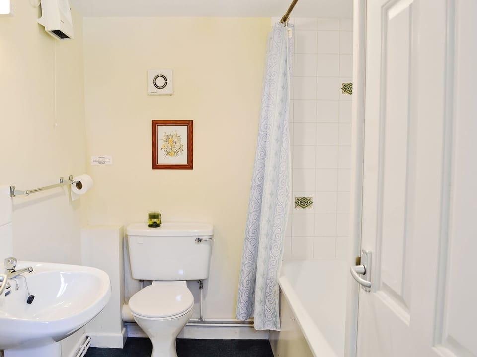 Bathroom | Pig Sty Cottage, West Milton