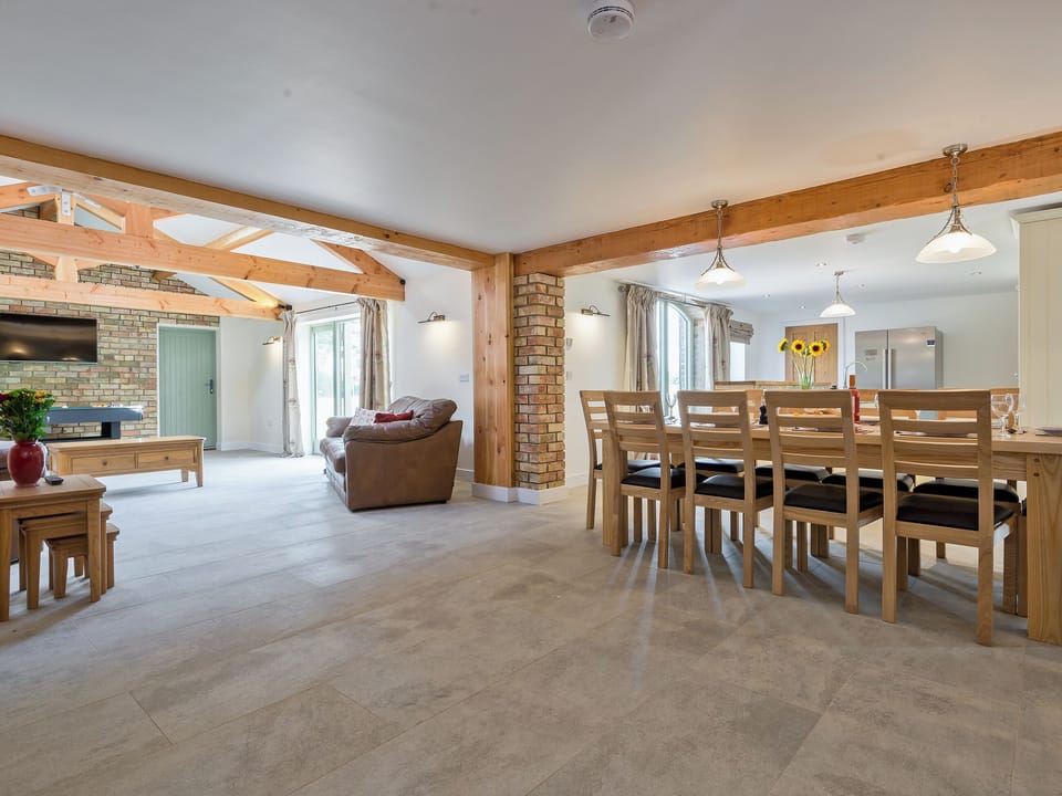 Open plan living/dining room/kitchen | Eastlands Barn, East Barkwith, nr. Market Rasen