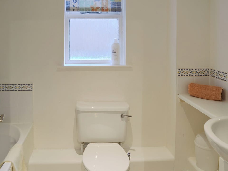 Bathroom | Birch Tree Cottage, Aviemore, Speyside