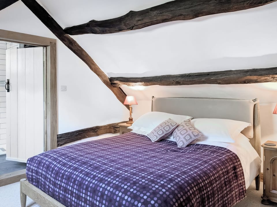 1st Floor King Size Bedroom | Tyn Y Ffordd, Llanymawddwy near Dolgellau