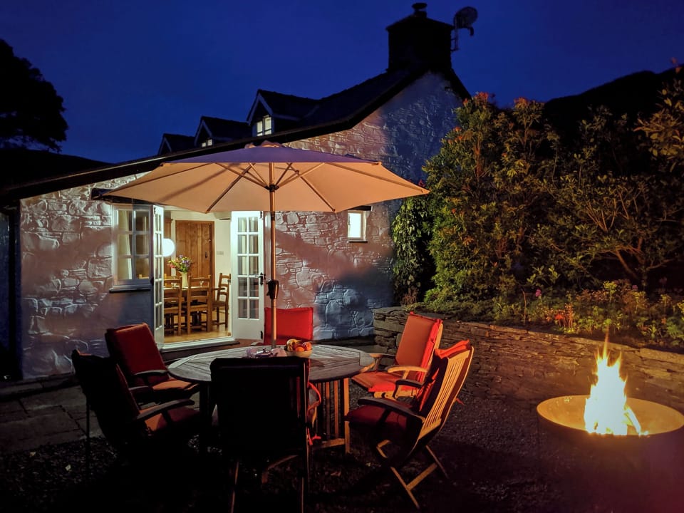 Wonderful patio area ideal for evening entertaining | Tyn Y Ffordd, Llanymawddwy near Dolgellau