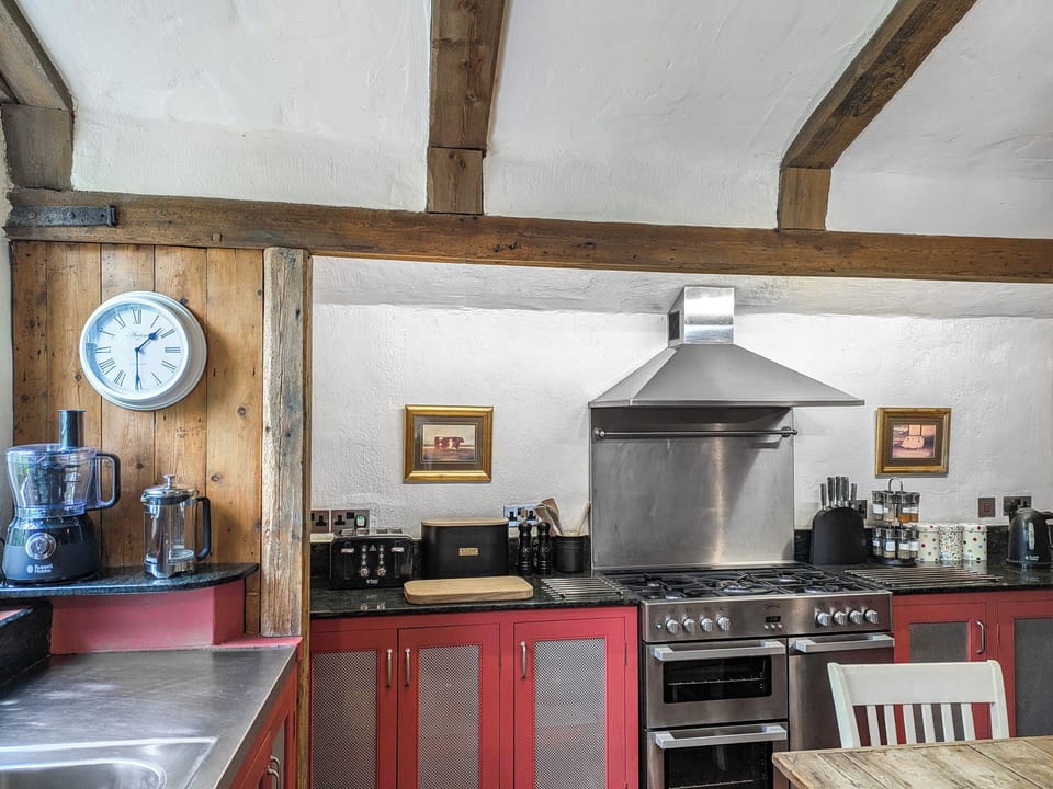 Kitchen equipment | Stable End - Wissett Place Cottages, Halesworth