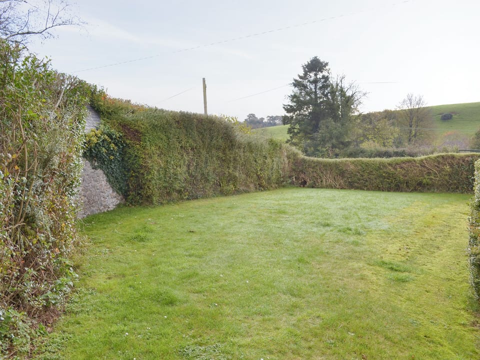 Lawned garden area | Champernowe, Dartington, Totnes