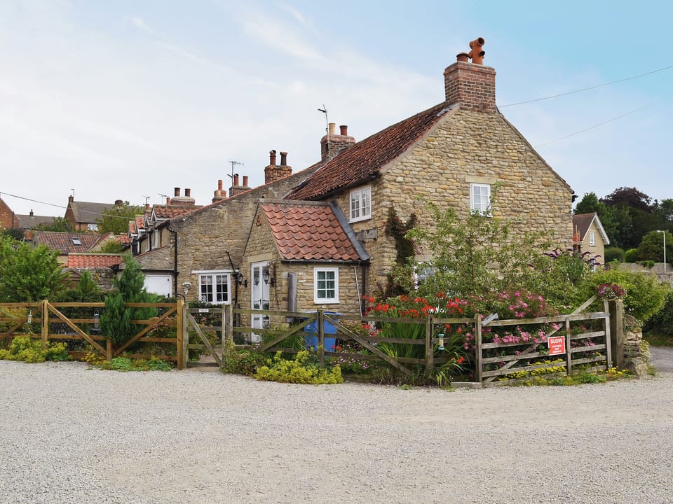 Exterior | West End Farm Cottages - Dragonfly Cottage, Brompton by Sawdon