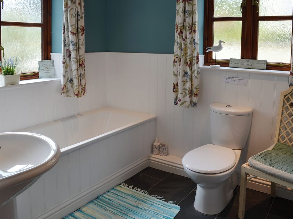 Bathroom | Church View, Jacobstow, Bude