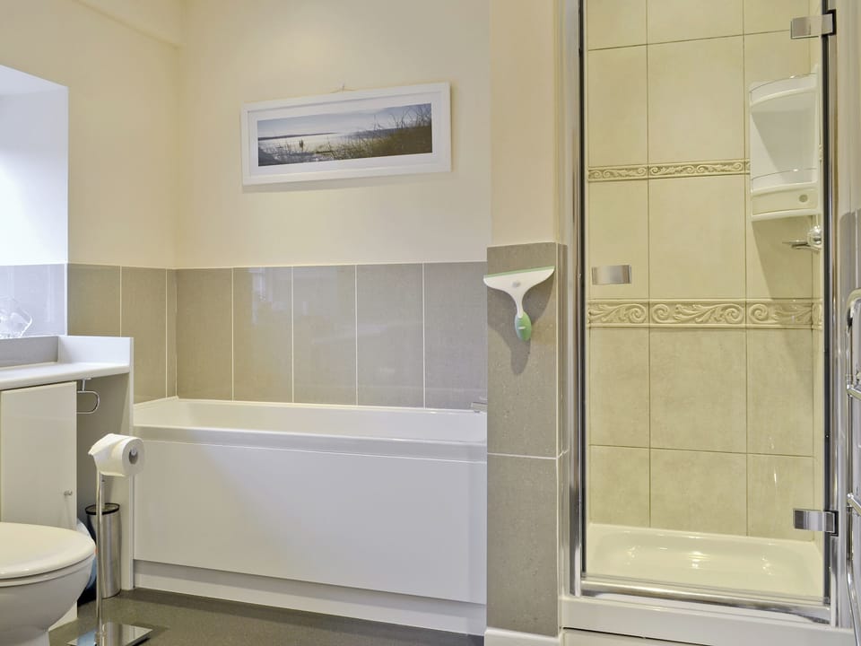 Modern bathroom with bath and separate shower cubicle | Trentham Cottage, Snettisham, near Hunstanton