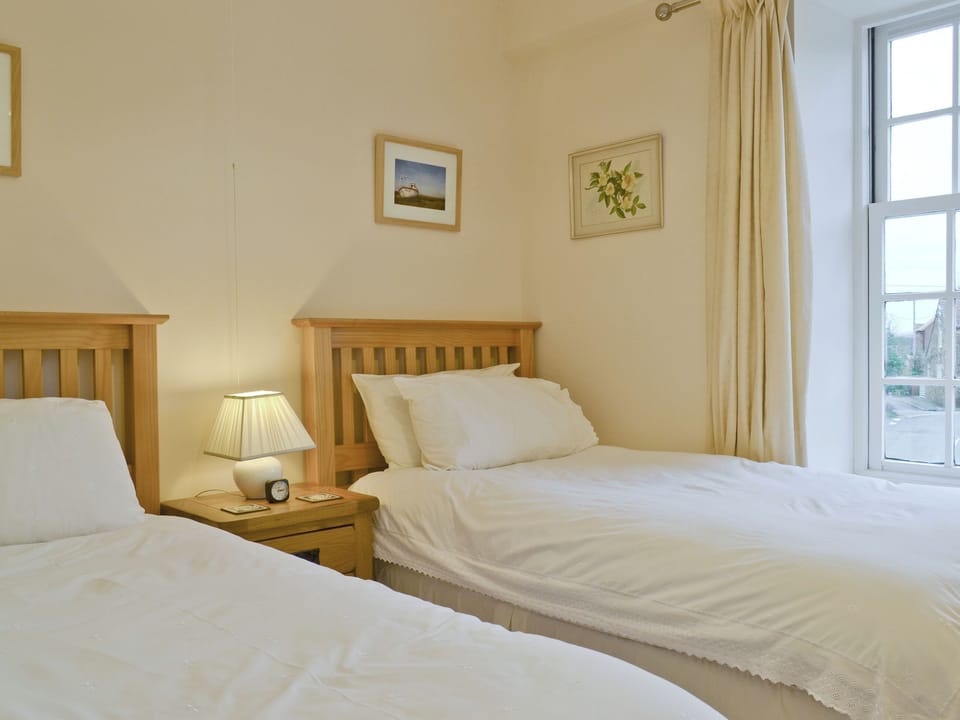 Comfortable twin bedroom | Trentham Cottage, Snettisham, near Hunstanton