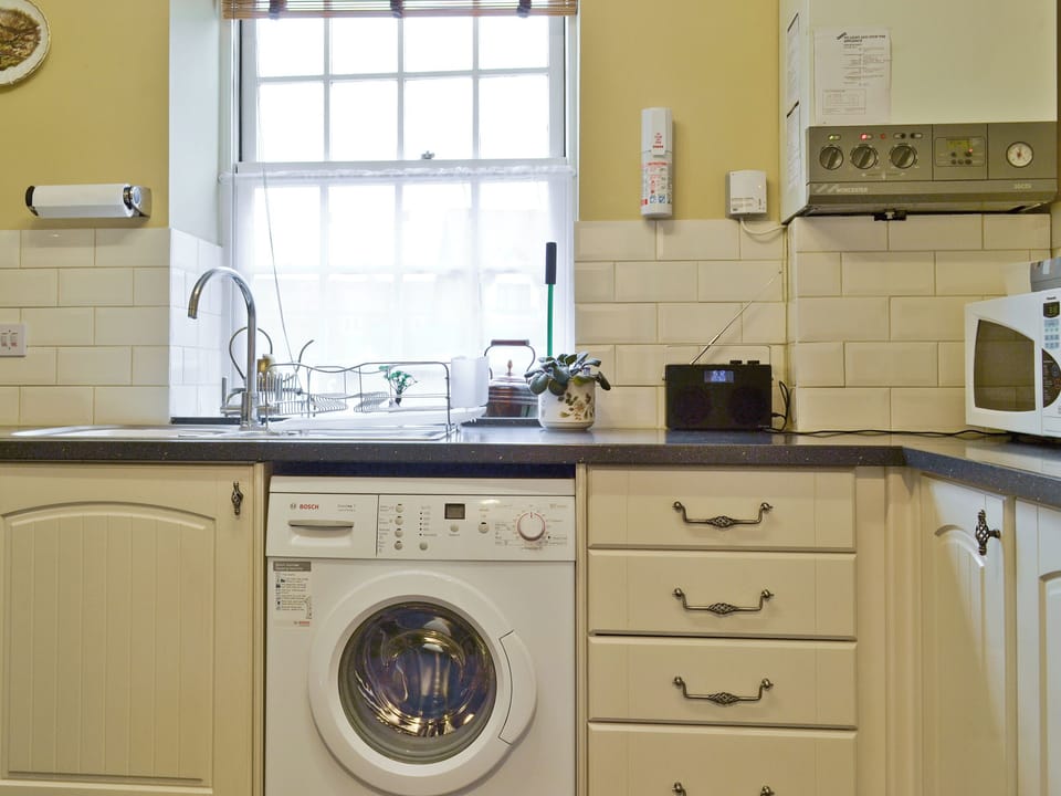 Well-equipped fitted kitchen | Trentham Cottage, Snettisham, near Hunstanton