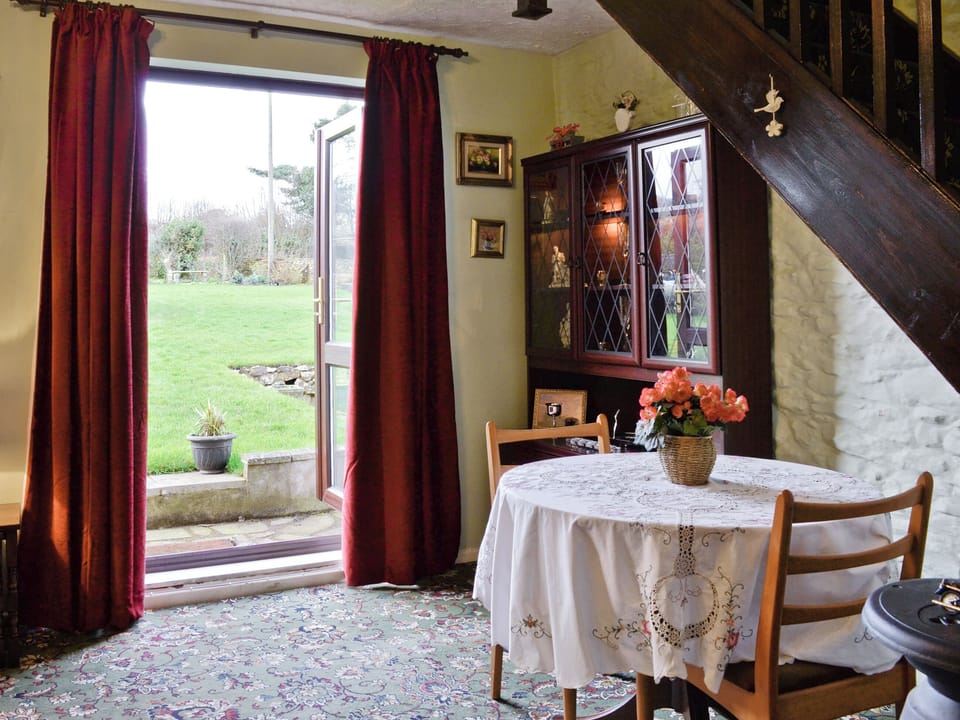 Living room/dining room | Sparrow&rsquo;s Nest, Wrangway, nr. Wellington