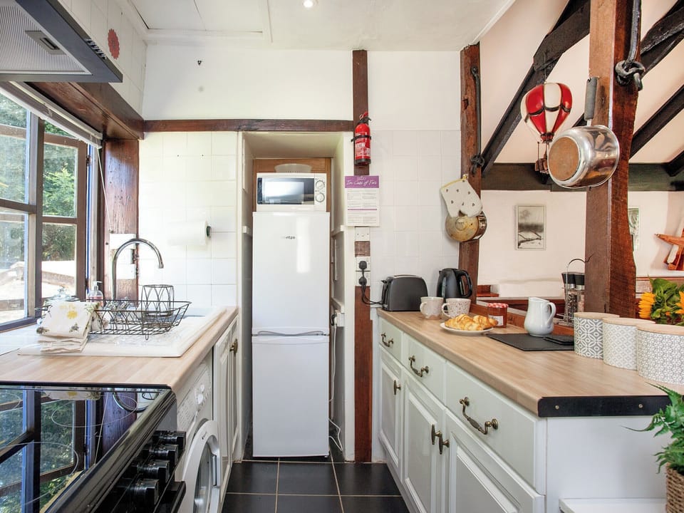 Kitchen area | Alyshan, Merrymeet, near Liskeard