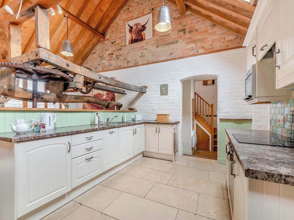 Kitchen | The Chaff House - Milton End Farm Barns, Arlingham, near Frampton-on-Severn