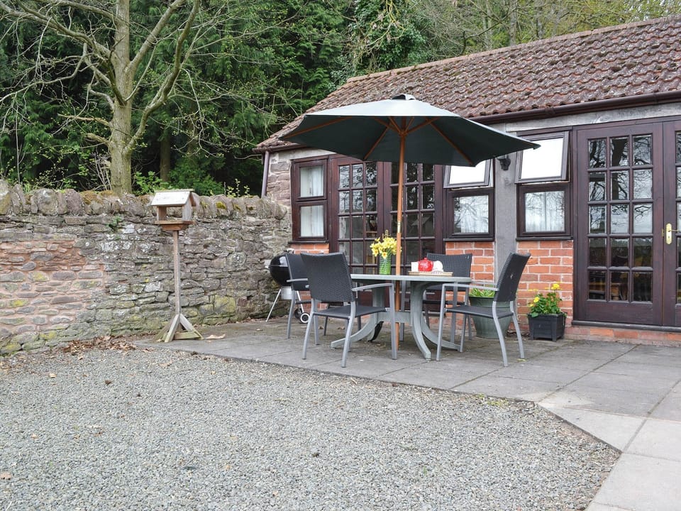 Sitting out area | Brampton Hill Farm Cottage, Wormbridge