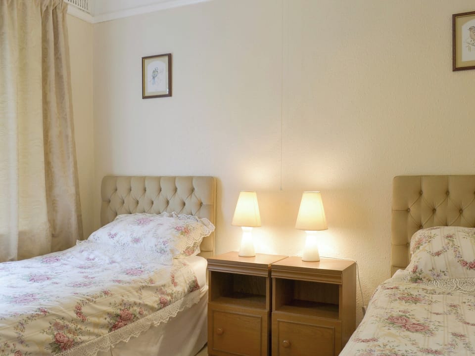 Good-sized twin bedroom | Walter&rsquo;s Cottage, West Compton, near Shepton Mallet
