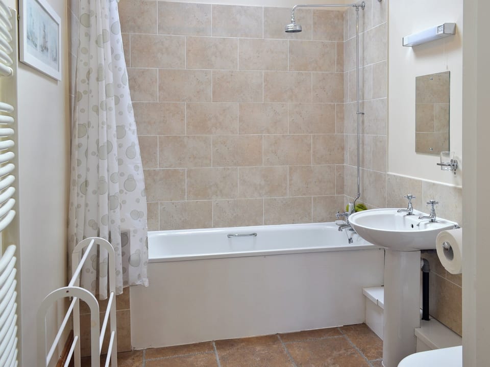 Family bathroom with shower over bath | Padgett Lodge - Filey Holiday Cottages, Filey