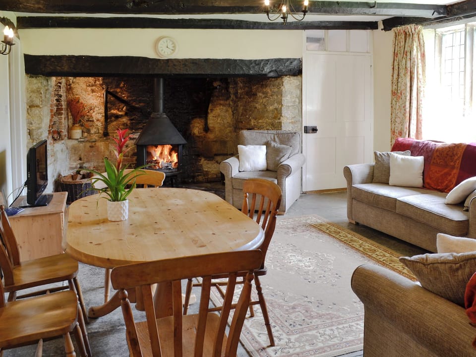 Well presented twin bedroom | Churchill Cottage - Round Chimneys Farm, Glanvilles Wootton, near Sherborne