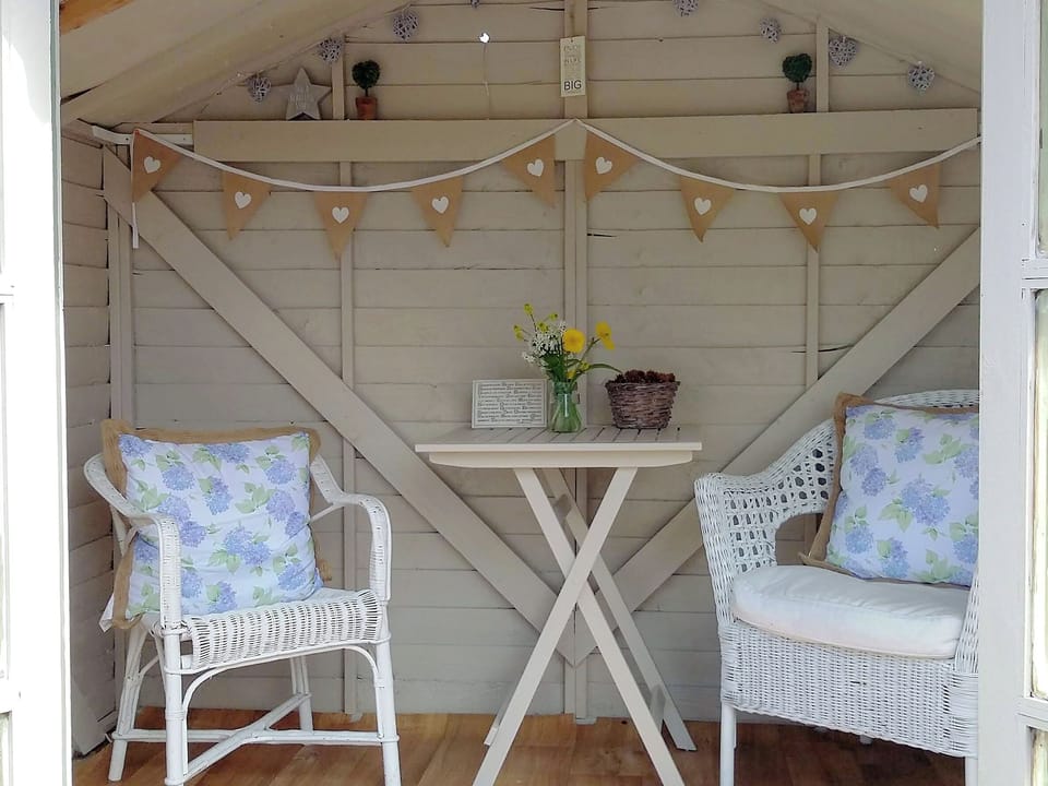 Delightful Summerhouse | Hadrian&rsquo;s Garden Villa, Henshaw, near Haltwhistle