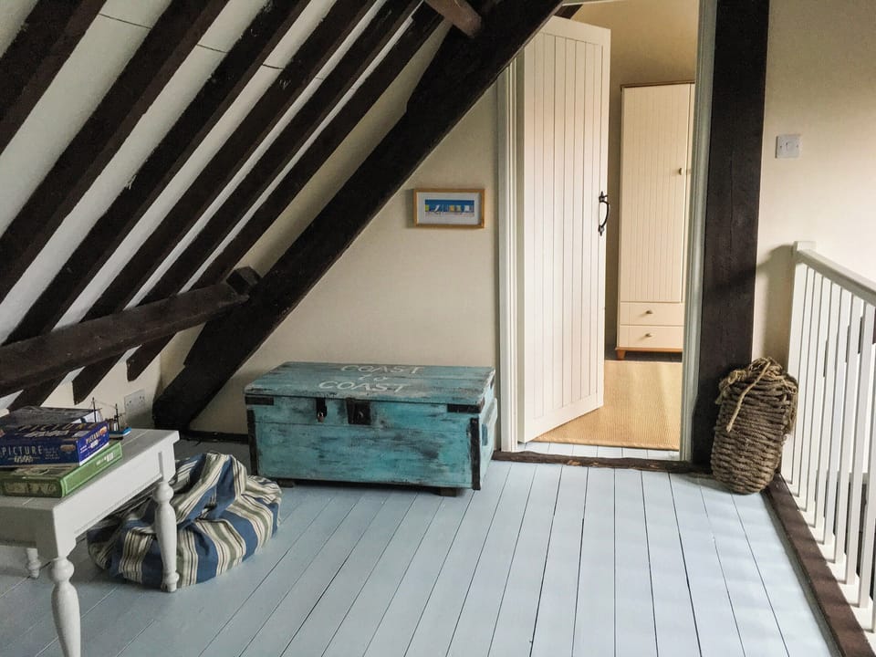Landing | Trailor Cottage, Weybourne 