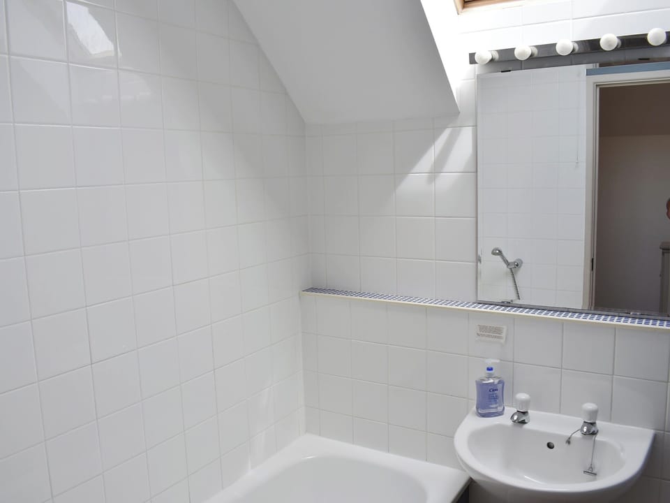 Bathroom | Lo-Tide - The Tides, Elmer, Middleton-on-Sea