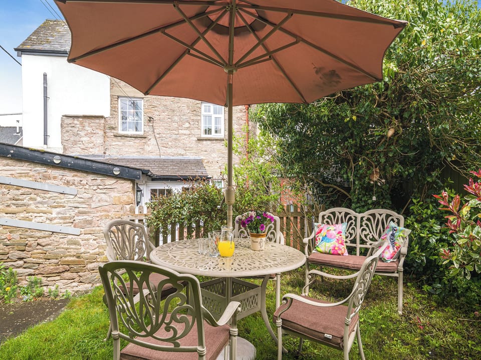 Sitting-out-area | Court House, Hay-on-Wye