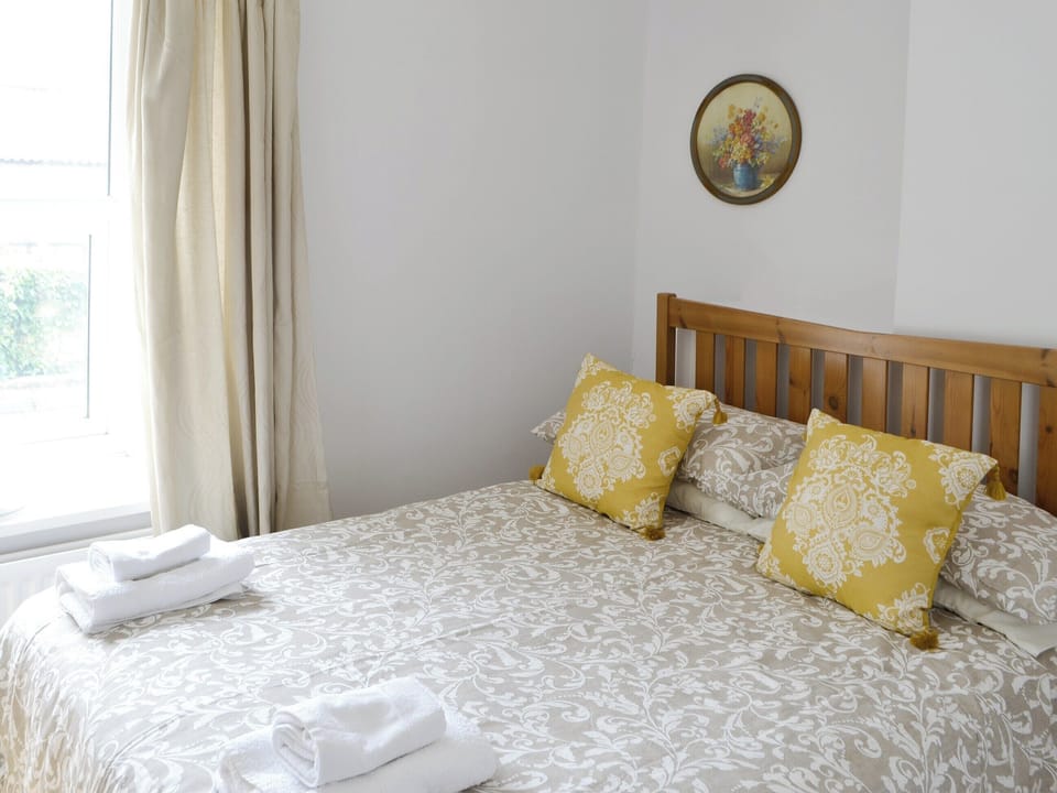 Relaxing double bedroom | Youngers Cottage, Warkworth