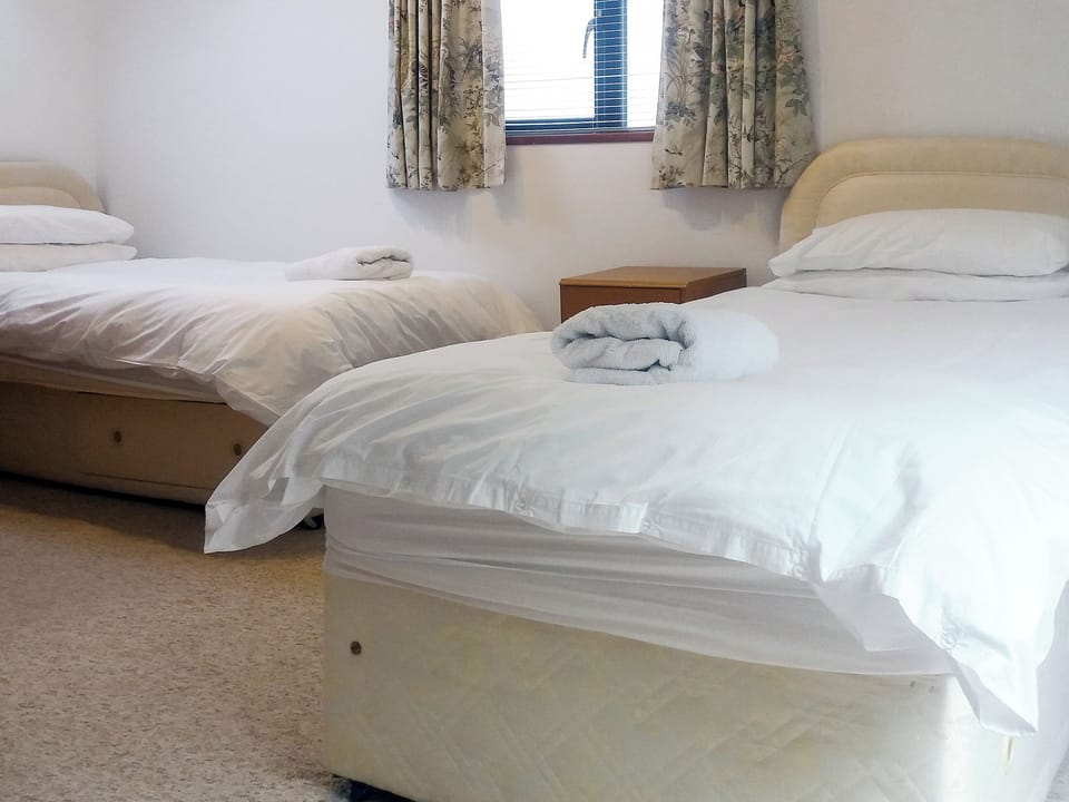 Bedroom set up as twin beds | Jebel Kasr, Thornthwaite, near Keswick